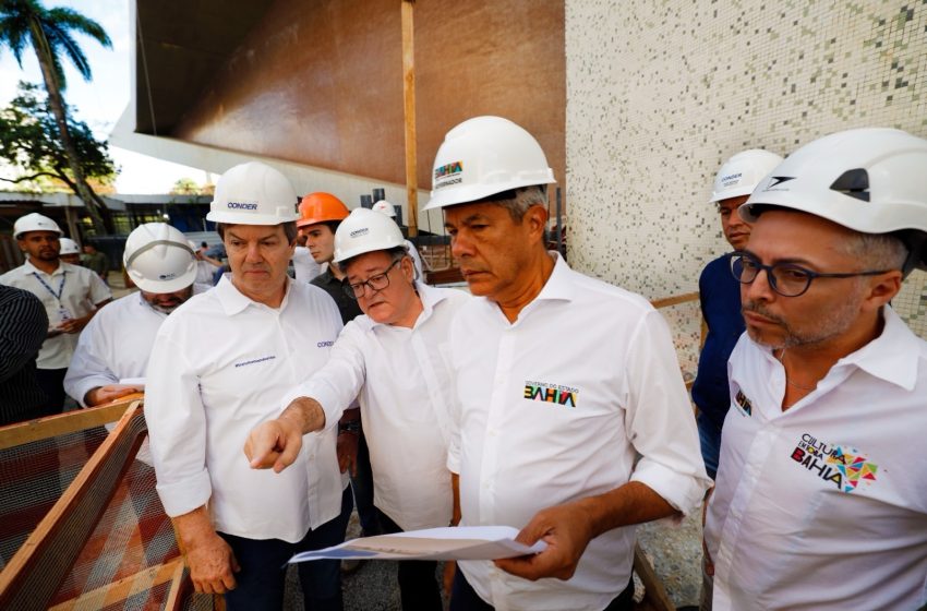 Teatro Castro Alves passa por maior reforma da história e já tem 41% das obras concluídas, destaca governador