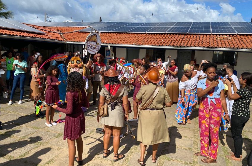 Escola Vila Praiana celebra Dia do Folclore com arte, música e tradição