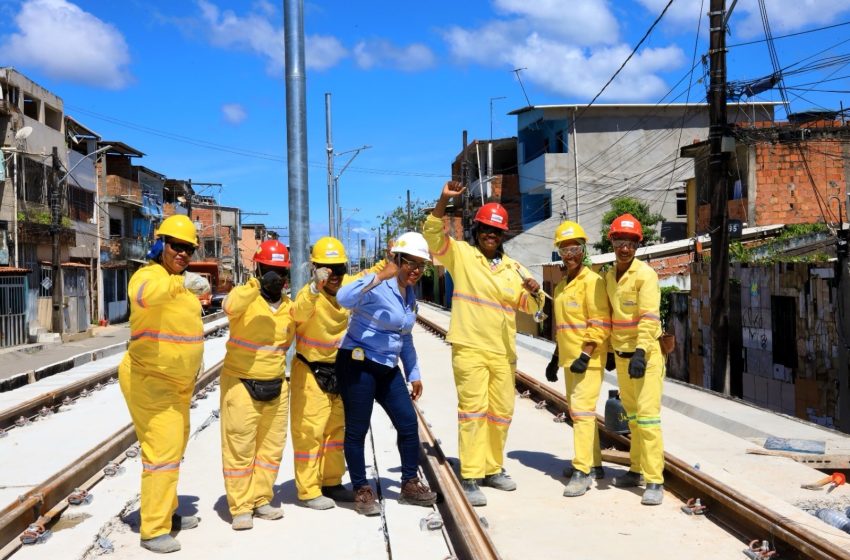 Mulheres ocupam posição de destaque nas obras do VLT e transformam setor da construção civil