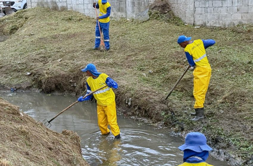 Prefeitura intensifica limpeza de canais e manutenção de drenagem para prevenir alagamentos em Lauro de Freitas