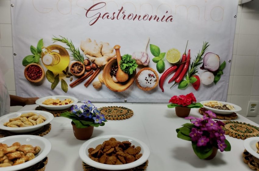 Convivência e novas receitas: aposentadas participam de curso de sequilhos no Senac de Camaçari