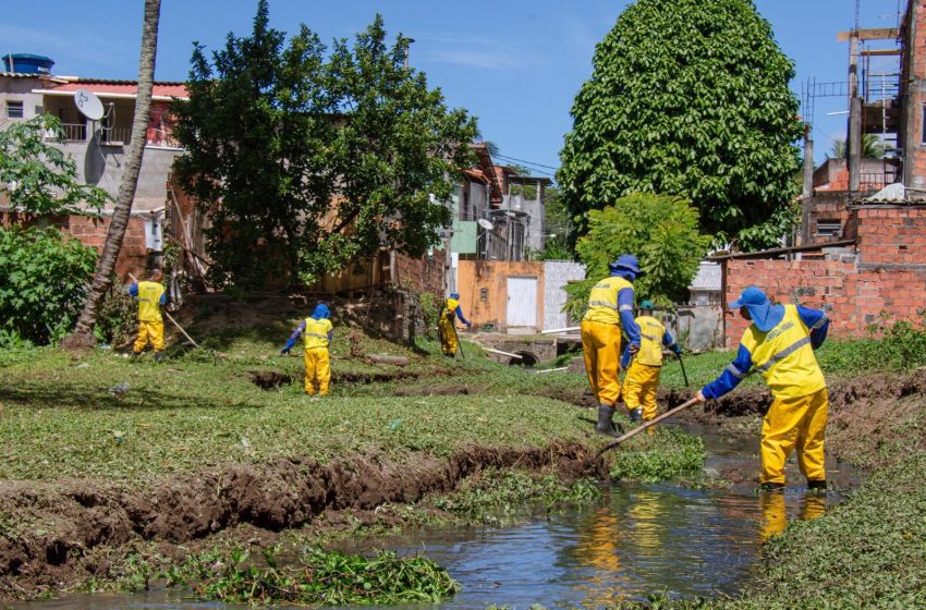 Prefeitura realiza limpeza e manutenção preventiva em diversos pontos da cidade