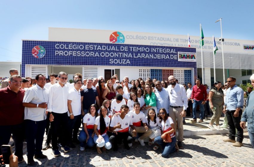 Governador entrega conjunto de obras e realiza maior investimento educacional da história de Ibotirama