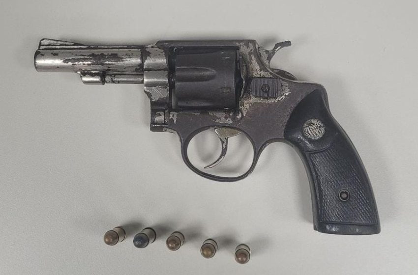PM recupera veículo roubado e apreende arma de fogo em Camaçari