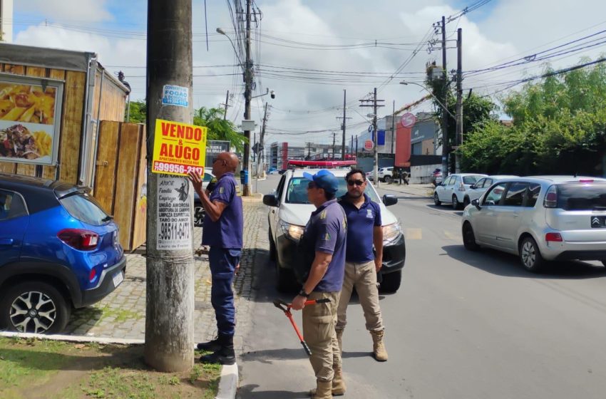 Prefeitura intensifica operação “Visão Limpa” contra poluição visual em Lauro de Freitas