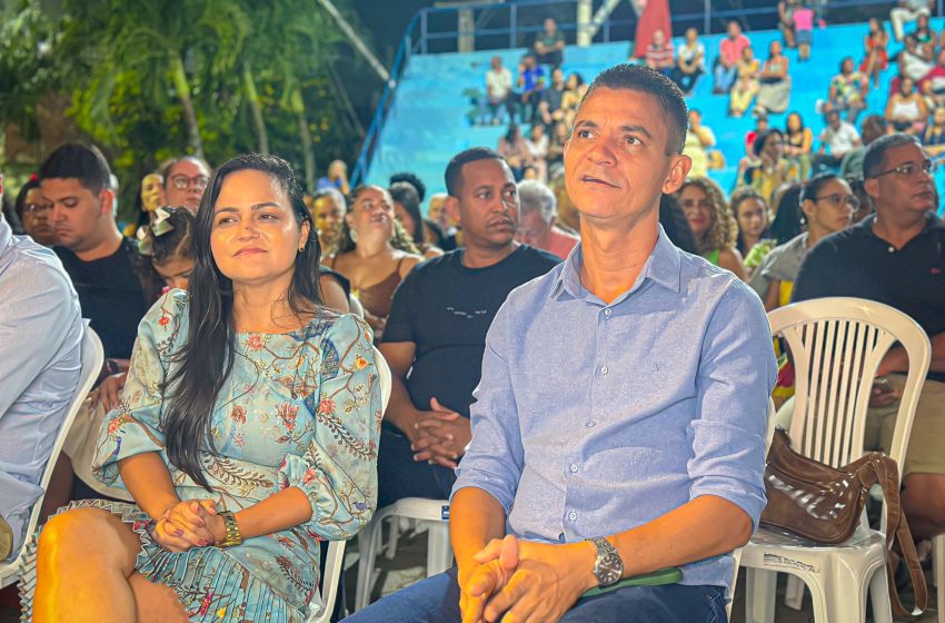Prefeita Débora prestigia apresentações culturais em comemoração ao aniversário de 63 anos de Lauro de Freitas