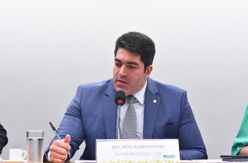 Deputado Otto Alencar Filho protocola projeto que obriga auditoria anual em grandes plataformas digitais
