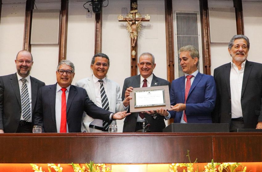 Rosemberg cobra retomada da RLAM em homenagem ao presidente da Transpetro, Sérgio Bacci