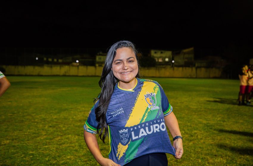 Prefeita realiza entrega de uniformes para os atletas da Seleção de Lauro de Freitas