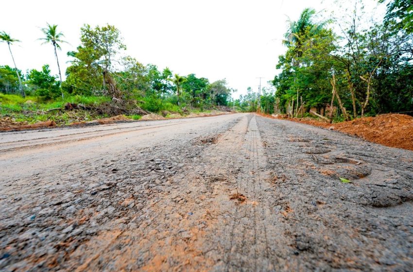 Estradas vicinais da zona rural de Camaçari recebem obras de manutenção