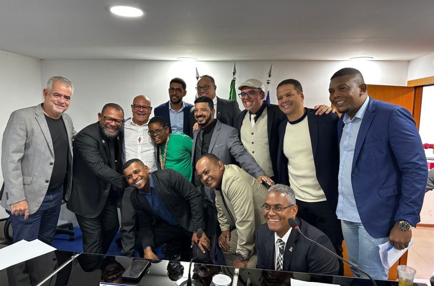 Miguel, criança autista, realiza sonho de conhecer vereadores de Lauro de Freitas