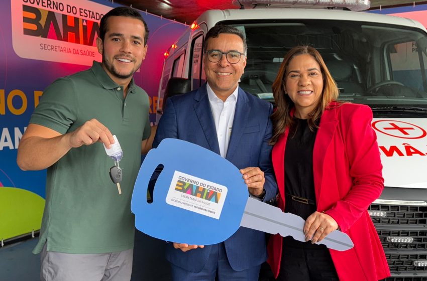 Deputado Matheus Ferreira entrega ambulância para o município de Ibirataia