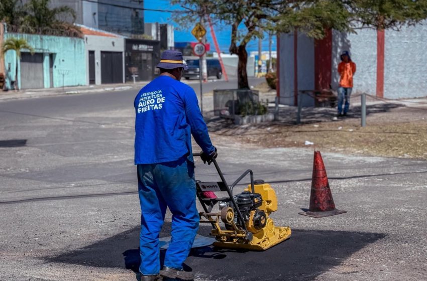 Prefeitura intensifica recuperação de vias e drenagem através da Operação Buraco Zero