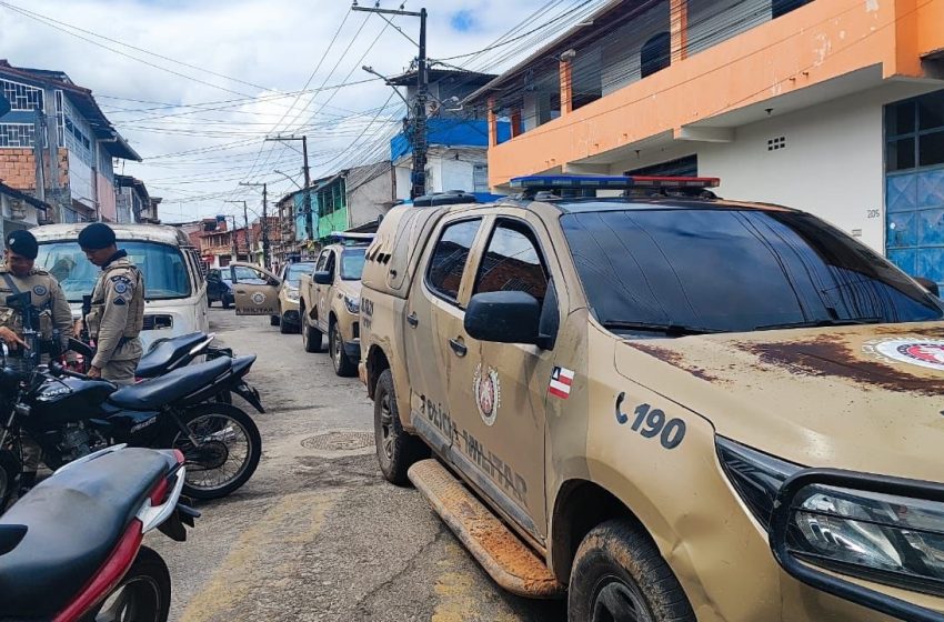 PM intensifica policiamento em bairros de Camaçari e aborda 38 pessoas