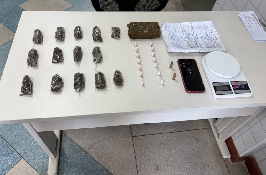 PM prende suspeito de tráfico de drogas e apreende munições no Bairro dos 46, em Camaçari
