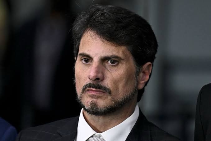 Senador Marcos do Val é levado pela PF para colocar tornozeleira eletrônica após violar medidas do STF