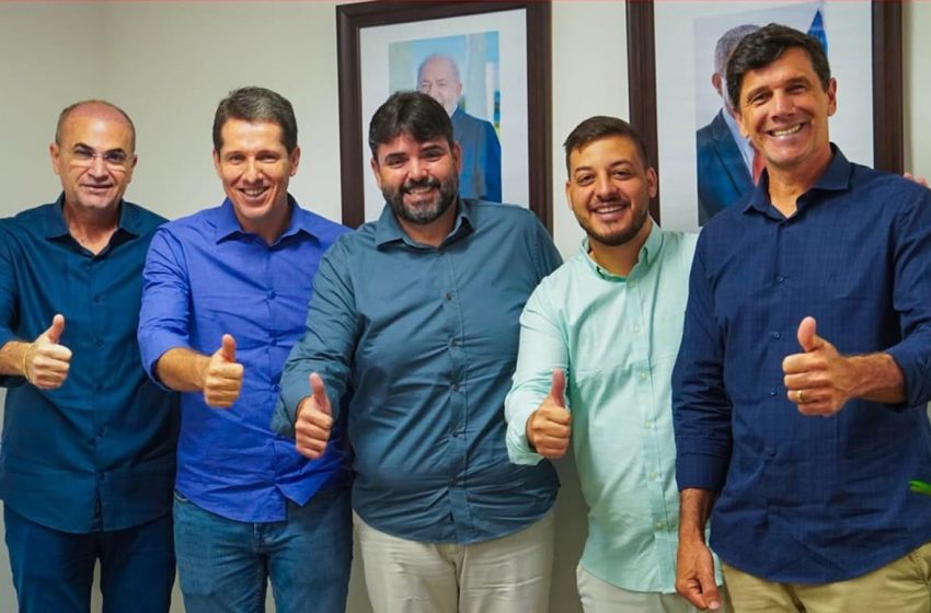 Adolpho Loyola se reúne com prefeitos e o deputado Hassan