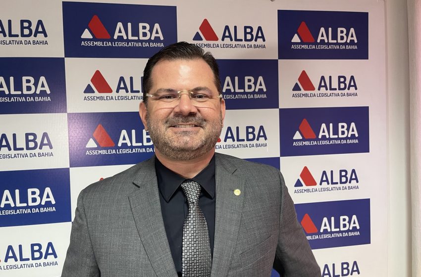 Angelo Coronel Filho celebra entrega de honrarias a ministro do STJ e juiz aposentado na ALBA