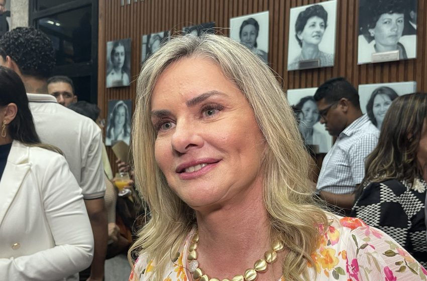 Ivana Bastos reinaugura galeria de ex-deputadas e destaca resgate da história e força feminina na ALBA
