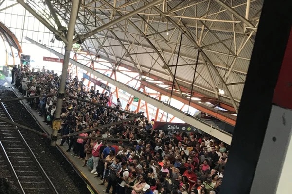 Metrô de Salvador volta a funcionar de forma parcial após falha na Linha 1