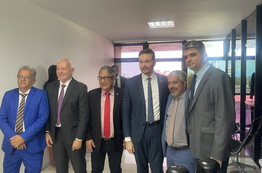 Rosemberg Pinto destaca transparência na vinda de secretário da Fazenda à ALBA sobre projeto de reestruturação de empréstimo