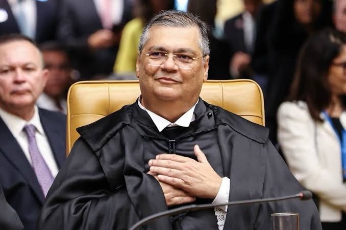 Dino barra sanções dos EUA e reforça soberania brasileira