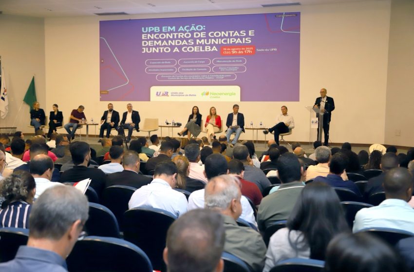 Prefeitos cobram melhorias da Coelba e firmam canal direto para resolver demandas dos municípios baianos