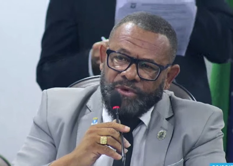 Câmara de Lauro de Freitas aprova moção de repúdio contra acusado de mutilar cavalo; proposta foi de Juca
