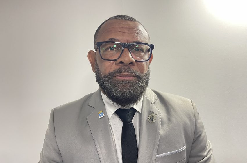 Juca rebate críticas e defende legalidade da verba compensatória na Câmara de Lauro de Freitas