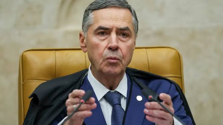 Barroso diz que julgamento de Bolsonaro traz “algum grau de tensão” ao país