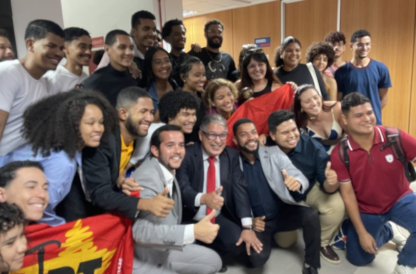 Deputado Matheus Ferreira defende criação da Comissão da Juventude e destaca transporte universitário em audiência na ALBA