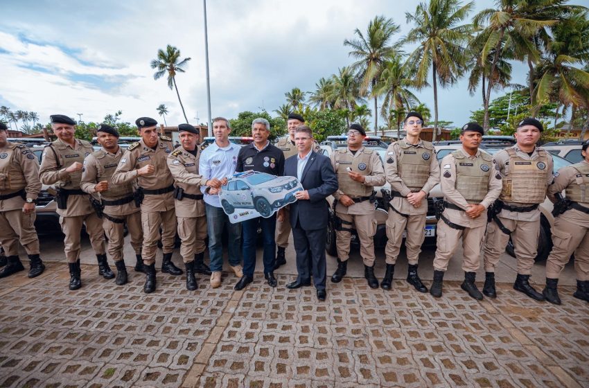 Lauro de Freitas recebe oito novas viaturas da PM para reforçar segurança no município