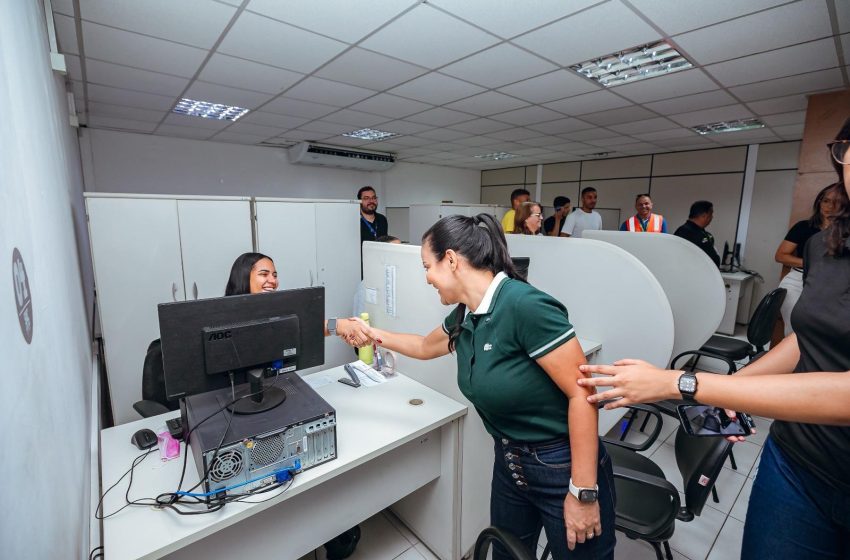 Prefeita visita novo setor de atendimento da SEMOB no SAC Municipal