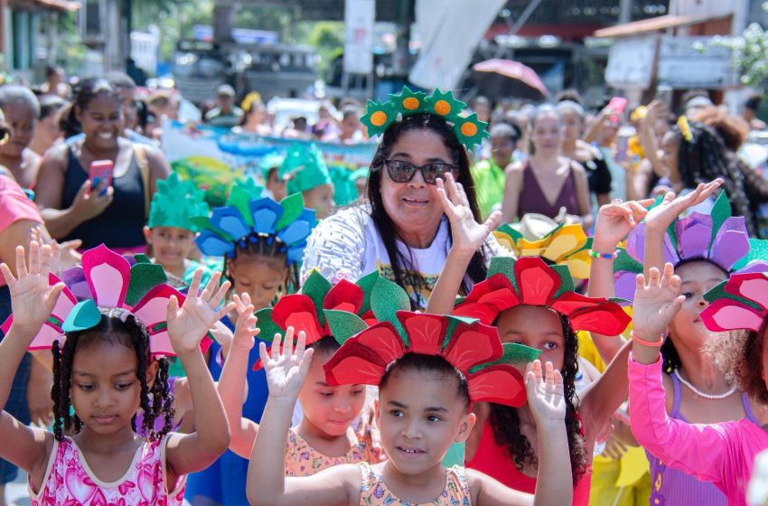 Alegria, flores e inclusão marcam desfiles da Primavera nas escolas de Lauro de Freitas