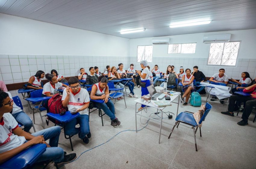 Escolas municipais recebem famílias e comunidade para palestras e oficinas
