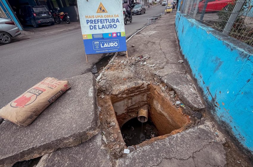 Centro de Lauro de Freitas passa por obras de drenagem