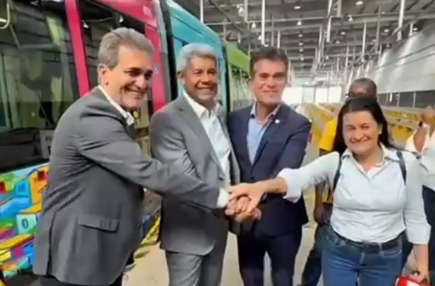 “Sonho do povo de Salvador de andar de trem no Subúrbio está muito perto de ser realizado”, afirma Robinson Almeida em visita ao VLT