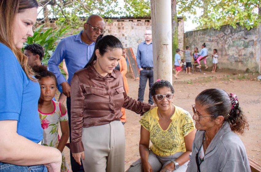 “Nosso compromisso é com a descentralização da saúde”, afirma Débora em ação no Quingoma