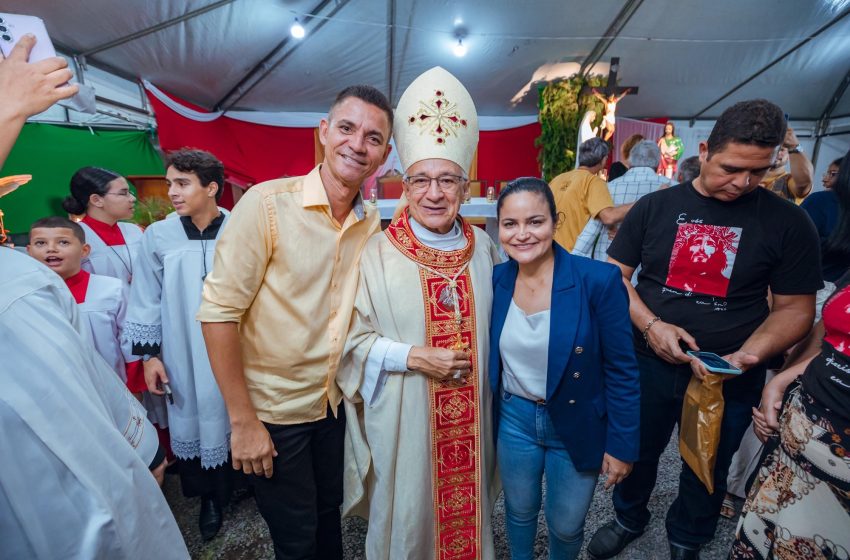 Prefeitura é homenageada durante festa do Padroeiro São João Evangelista