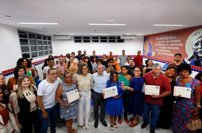 Qualificação certifica 290 profissionais e abre caminhos para emprego e renda em Lauro de Freitas
