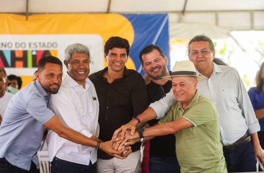 Depois de anunciar apoio a ACM Neto, deputado divide palanque com Jerônimo