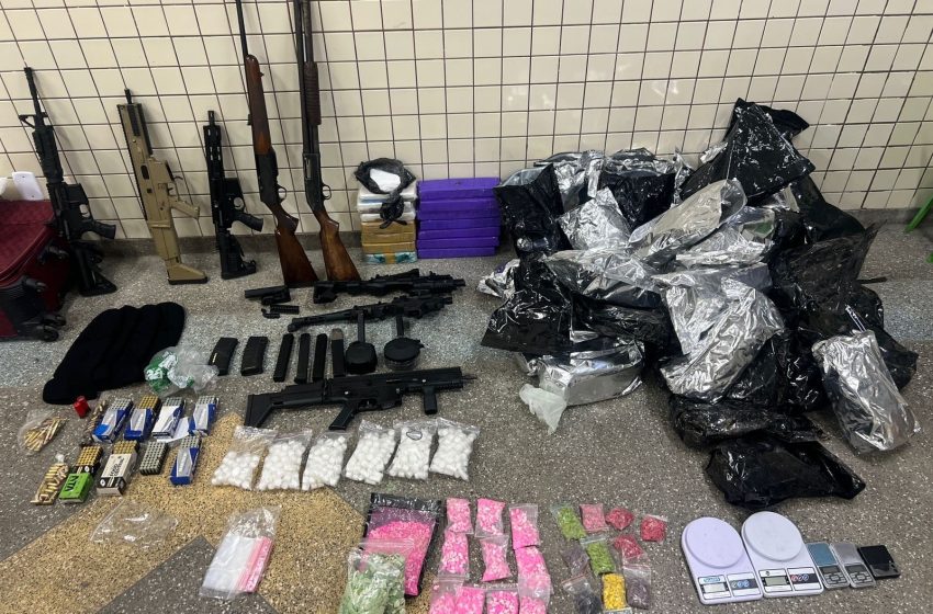 Fuzil, espingarda, rifle e submetralhadoras são apreendidos pela PM em Itinga