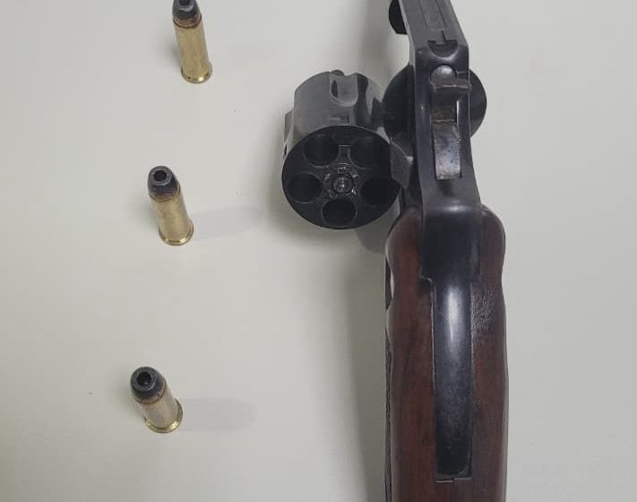 12º BPM prende homem por porte ilegal de arma de fogo em Camaçari