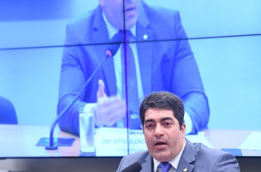 Otto Filho alerta para prejuízos do horário de verão em parecer aprovado na Câmara