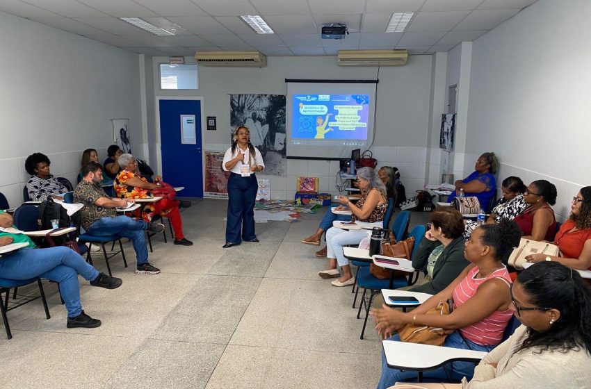 Professores de Lauro de Freitas participam de formação do Compromisso Criança Alfabetizada