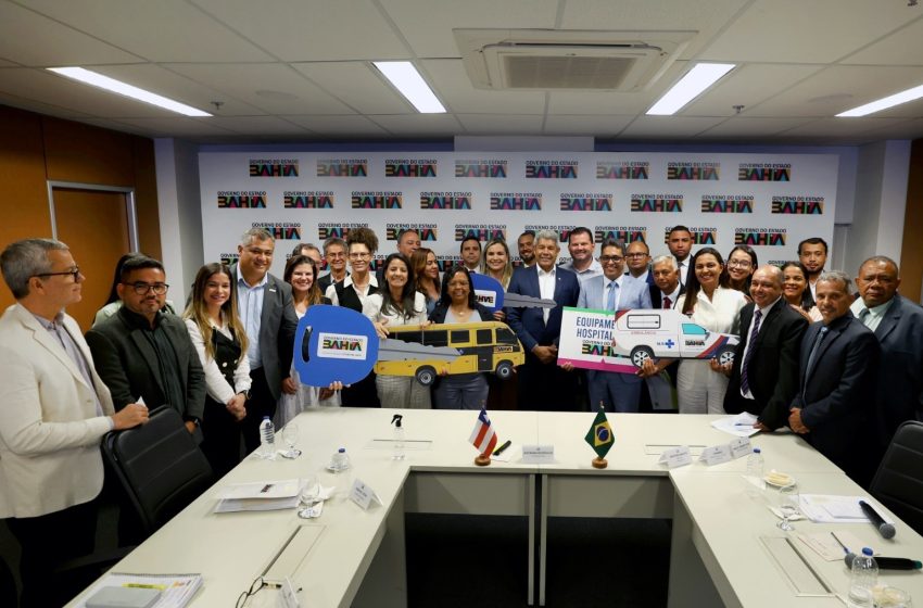 Governador entrega veículos e equipamentos de saúde e educação para Caravelas