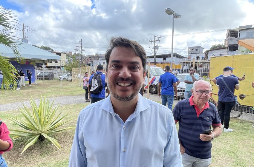 Pedro Tavares destina ambulância para Lauro de Freitas e destaca compromisso com a saúde