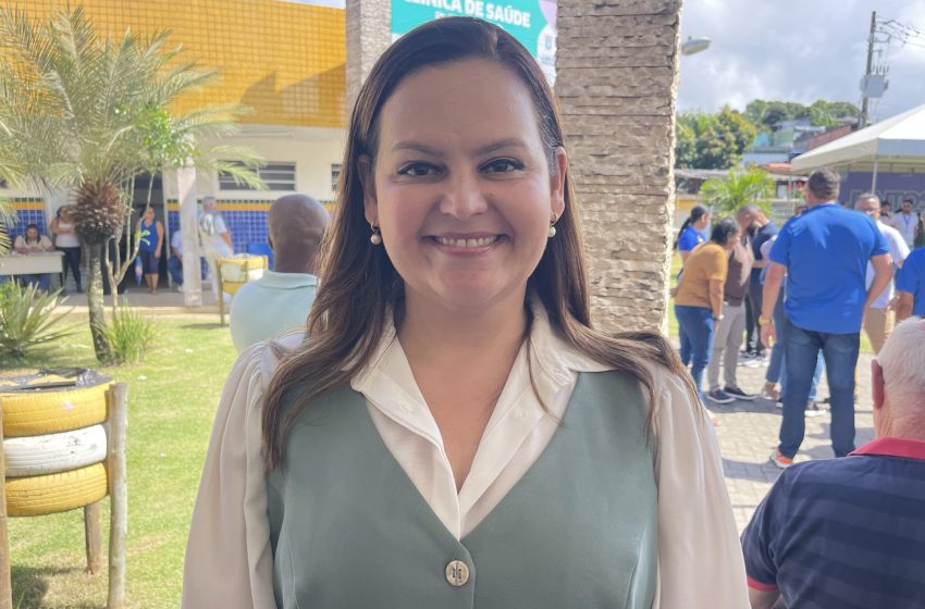 Secretária de Saúde Elba Brito destaca importância de nova ambulância para Lauro de Freitas