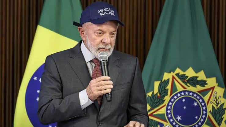 Lula chama atitude de Bolsonaro de “burrice” e descarta anistia ao ex-presidente