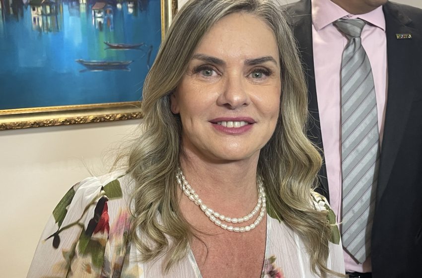 Ivana Bastos anuncia unidade do SAC na ALBA durante sessão especial pelos 30 anos do serviço